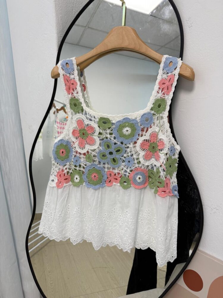 MUSCULOSA CROCHET ARIA FLOR