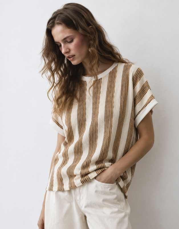 REMERA TEJIDO JACQUARD CALADO BRISA