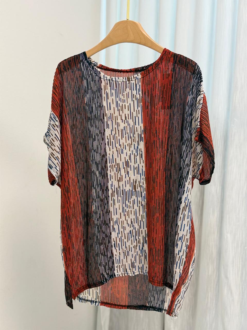 BLUSA TEJIDO MESH LISO CON TAJO