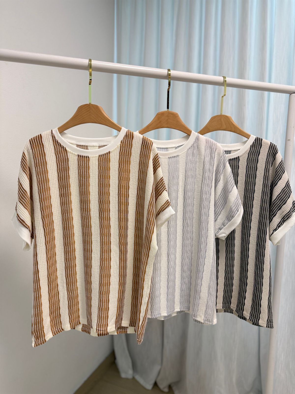 REMERA TEJIDO JACQUARD CALADO BRISA