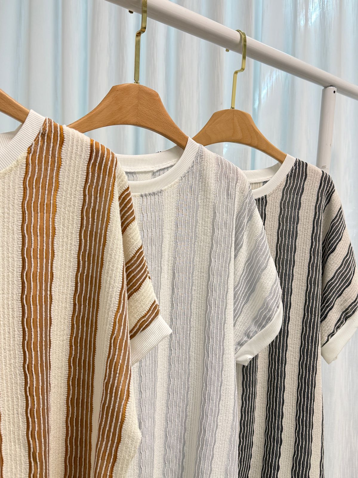 REMERA TEJIDO JACQUARD CALADO BRISA